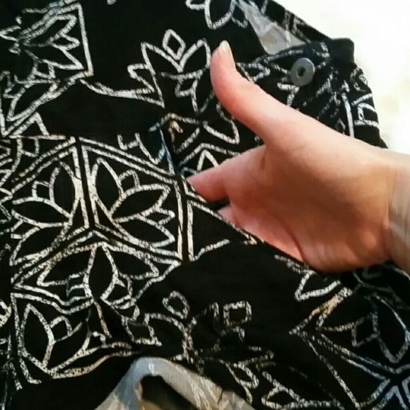 Mudd- B&W Lotus flower pattern overall/romper SM - Picture 5 of 6